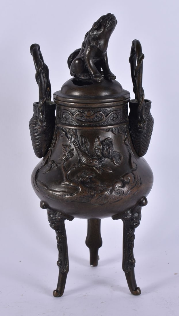 A 19TH CENTURY JAPANESE MEIJI PERIOD BRONZE CENSER AND COVER. 23 cm high. (1 of 4)