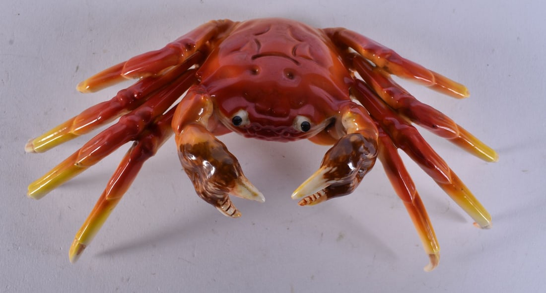 A CHINESE PORCELAIN CRAB. 17 cm wide. (1 of 3)