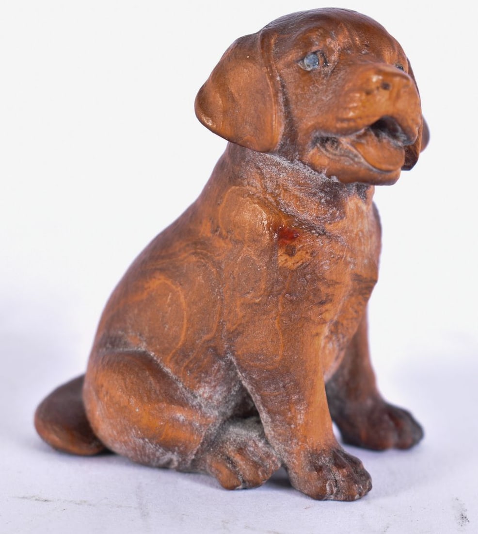 A JAPANESE CARVED WOOD DOG. 29.8 grams. 6 cm x 5 cm. (1 of 3)