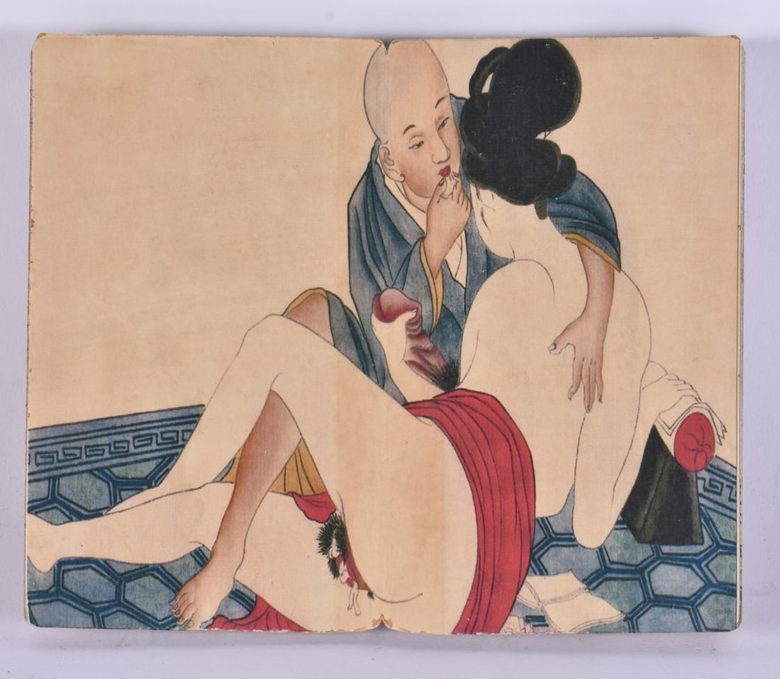 A CHINESE EROTIC FOLDING BOOKLET. 18 cm x 12 cm closed. (1 of 4)