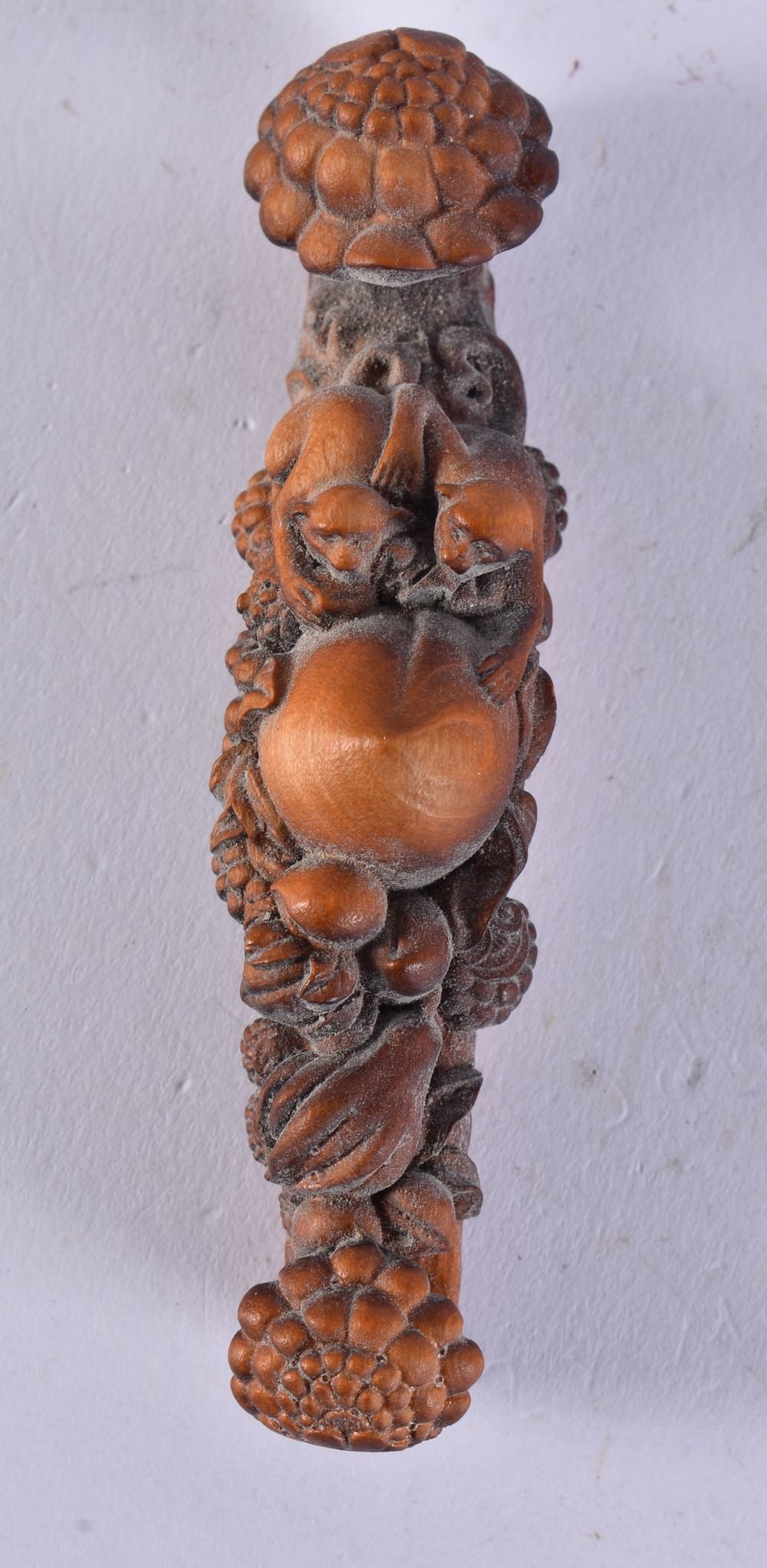 A JAPANESE WOOD RUI. 18 grams. 10 cm long.: A JAPANESE WOOD RUI. 18 grams. 10 cm long.