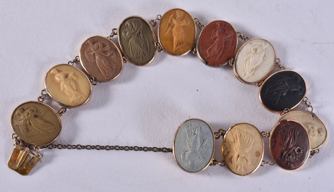 AN ANTIQUE GOLD GRAND TOUR LAVA STONE CAMEO BRACELET. 10.5 grams. 17 cm long. (1 of 5)