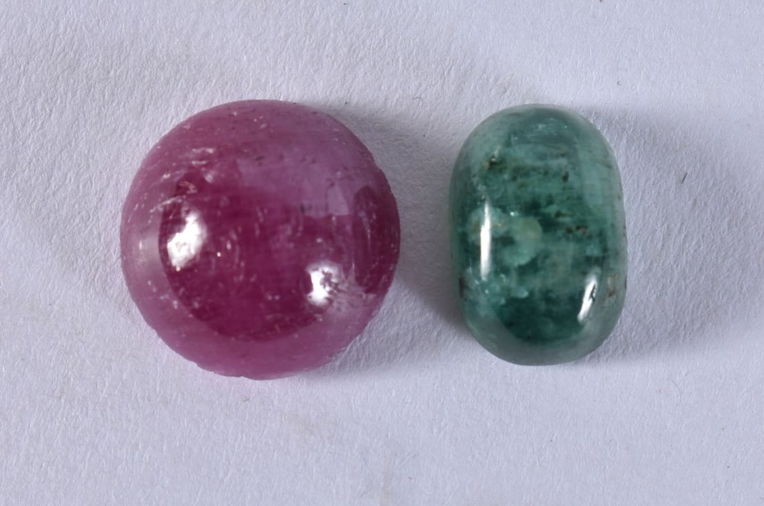 TWO LOOSE GEM STONES. 3.2 grams. 1.25 cm wide. (2) (1 of 2)