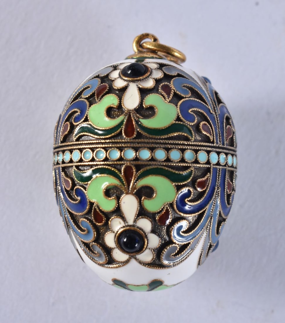 A LARGE SILVER AND ENAMEL EGG PENDANT. 15.6 grams. 3.75 cm x 2.5 cm. (1 of 4)