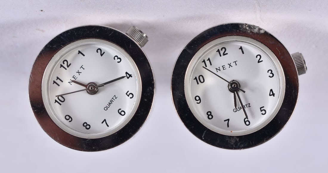 A PAIR OF WATCH CUFFLINKS. 2 cm wide. (1 of 3)