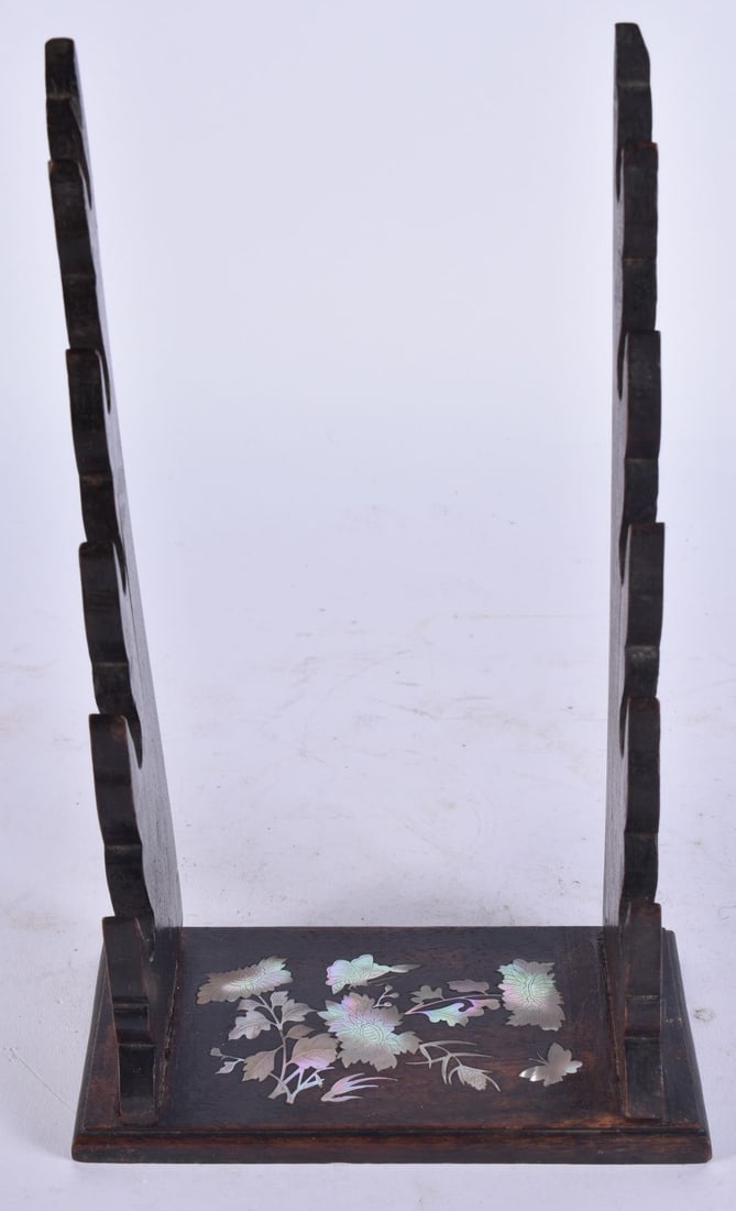 A 19TH CENTURY CHINESE MOTHER OF PEARL INLAID WOOD PIPE RACK. 25.5 cm high. (1 of 3)