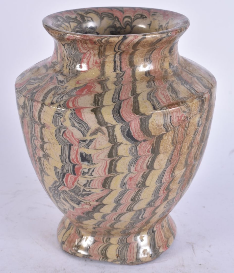 A CHINESE MARBLEISED POTTERY VASE. 17.5 cm high.: A CHINESE MARBLEISED POTTERY VASE. 17.5 cm high.