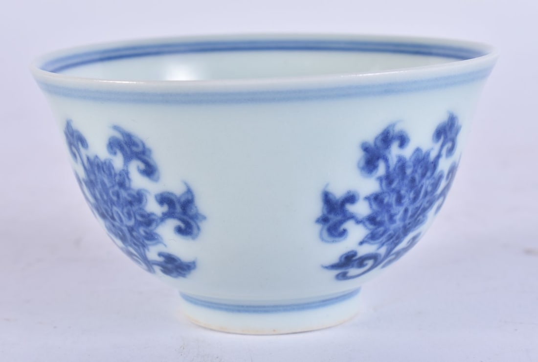 A CHINESE BLUE AND WHITE PORCELAIN TEABOWL. 8 cm diameter. (1 of 4)