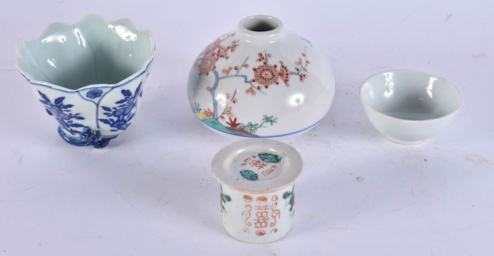 ASSORTED CHINESE PORCELAIN including a kakiemon squat vase. (4) (1 of 4)