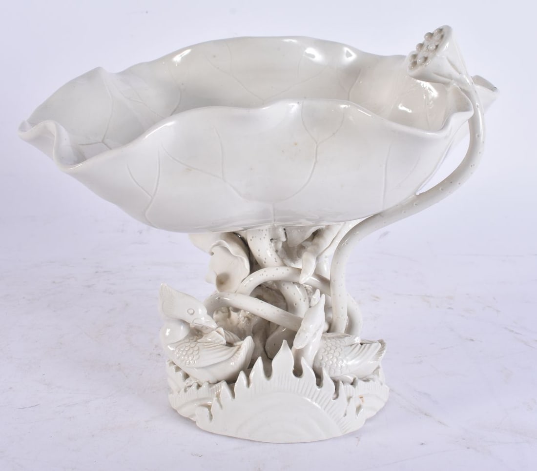 AN EARLY 20TH CENTURY CHINESE BLANC DE CHINE PORCELAIN BOWL. 21 cm x 16 cm. (1 of 4)