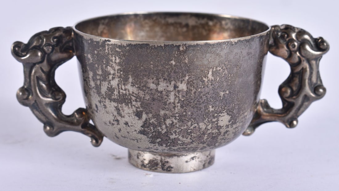 AN 18TH/19TH CENTURY CHINESE TWIN HANDLED SILVER CUP Qing. 36 grams. 7.5 cm wide. (1 of 5)