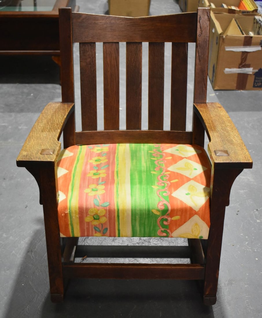 AN ARTS AND CRAFTS MISSION OAK ROCKING CHAIR in the Manner of Gustav Stickley (1858-1942). 88 cm x 6 (1 of 7)