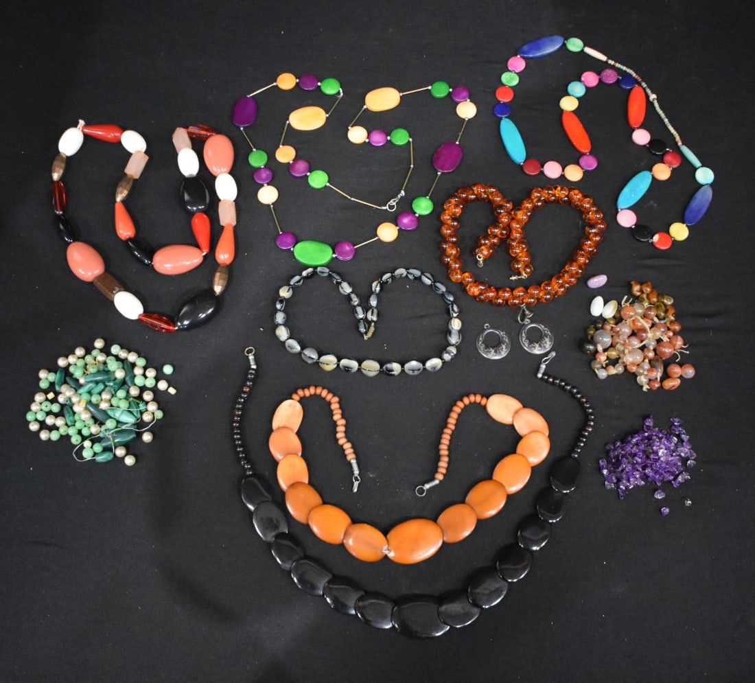 A collection of costume jewellery, including Baltic amber necklace (Qty) (1 of 5)