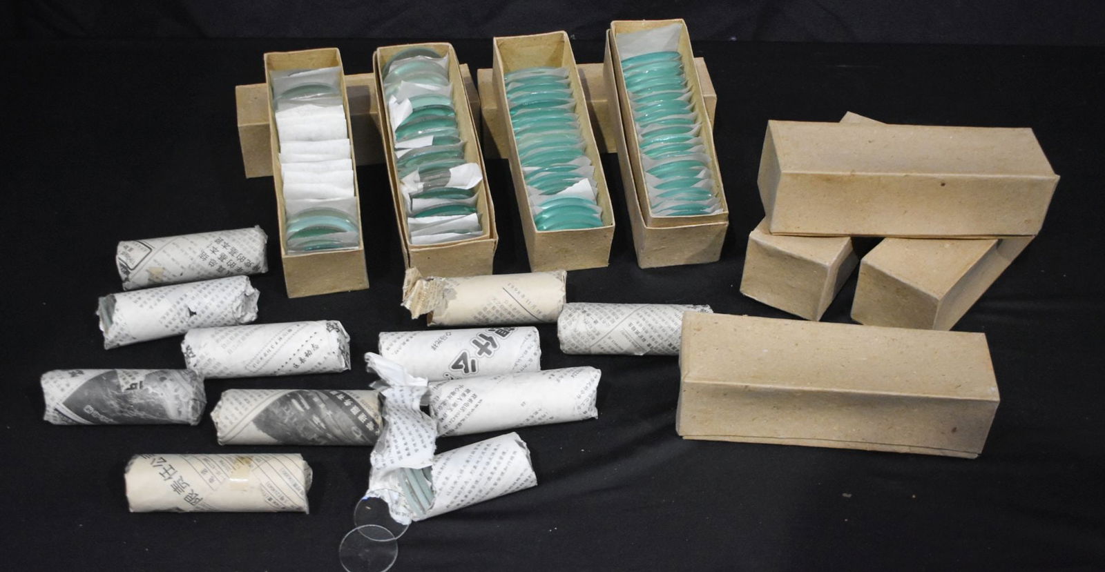 A collection of vintage glass lenses 4.5cm (Qty): A collection of vintage glass lenses 4.5cm (Qty)