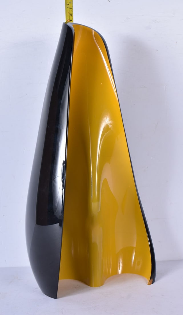 A stylish glass sculpture signed to the base 40cm (1 of 7)