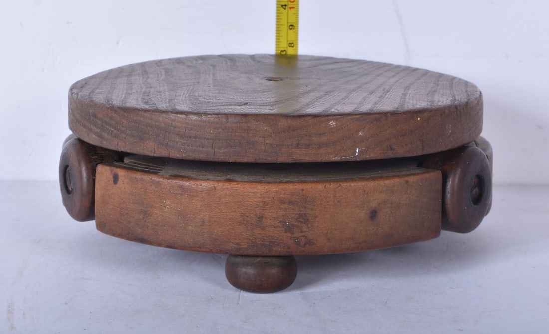 An early oak lazy susan / cake stand 7.5 x 19.5cm. (1 of 4)