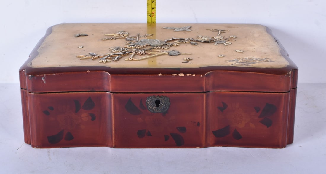 A Japanese lacquered wood jewellery box with decoration in relief of birds in a tree with bone and m (1 of 5)