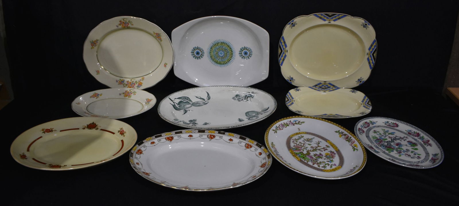A collection of ceramic tableware and serving dishes Meakin, Woods, Washington , Wedgwood etc larges (1 of 6)
