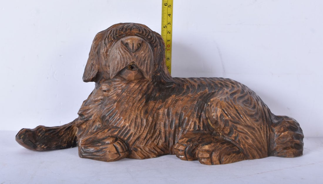 A carved wooden dog 14 x 30cm (1 of 5)