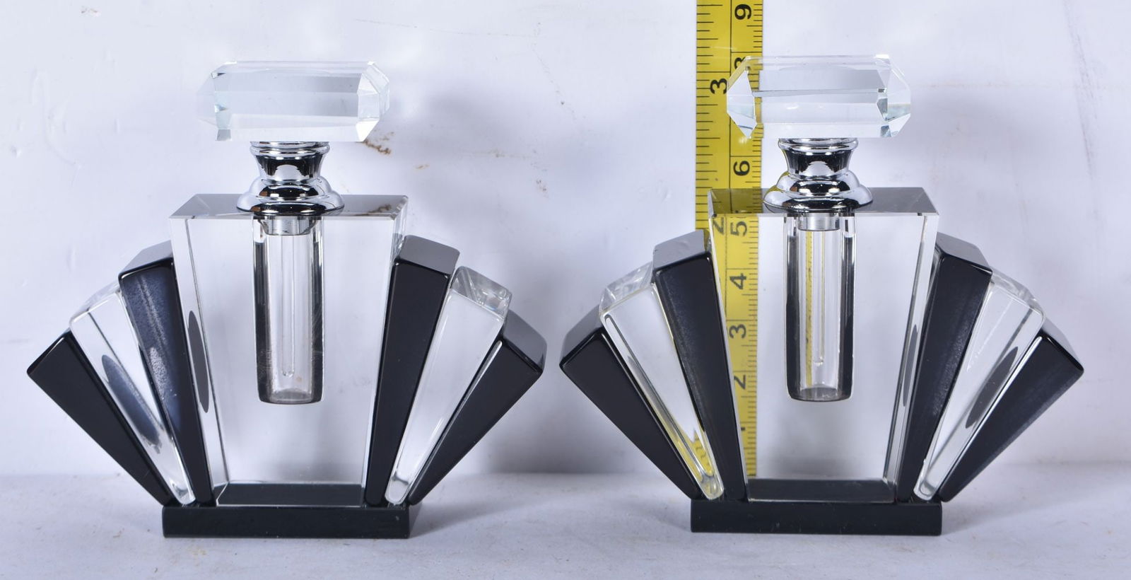 A pair of Art Deco style fan scent bottles (1 of 3)