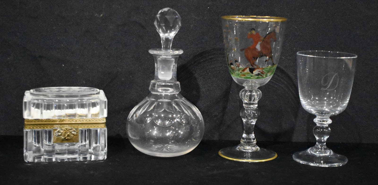 A small early 20th Century etched glass casket together with a hand painted hunting scene wine glas: A small early 20th Century etched glass casket together with a hand painted hunting scene wine glass, decanter etc 21 x 10cm (4)