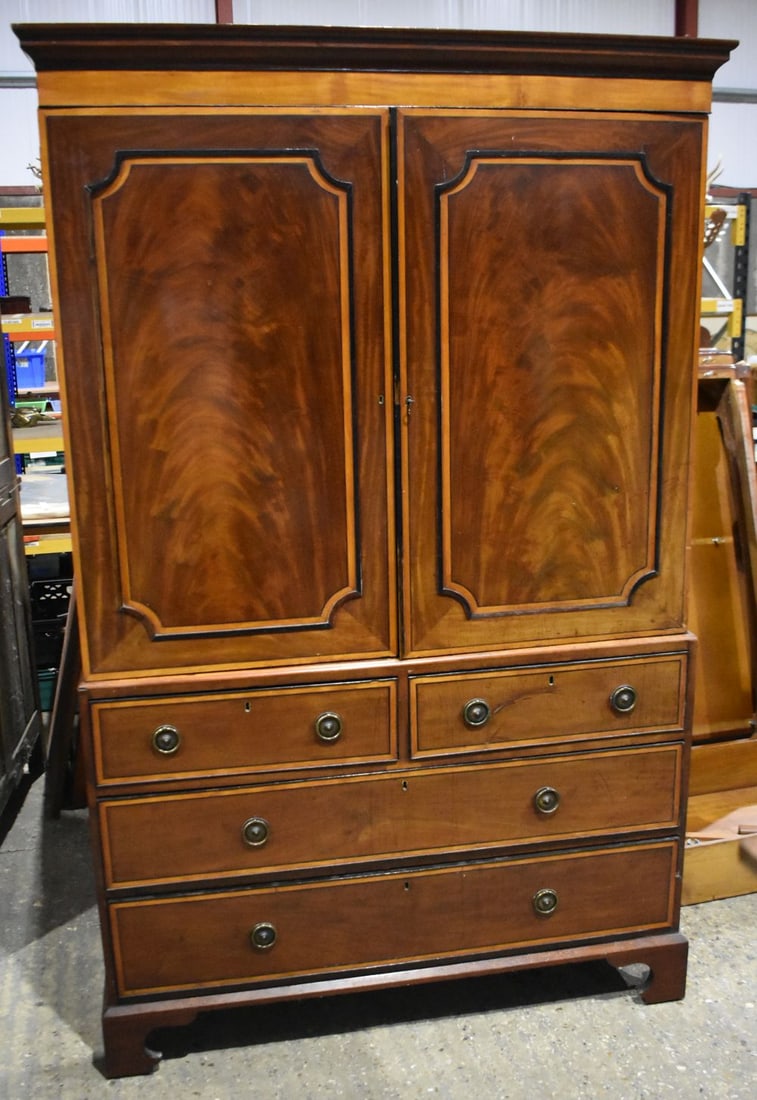 A two sectional four drawer Linen press with internal compartments 203 x 140 x 59cm (1 of 4)