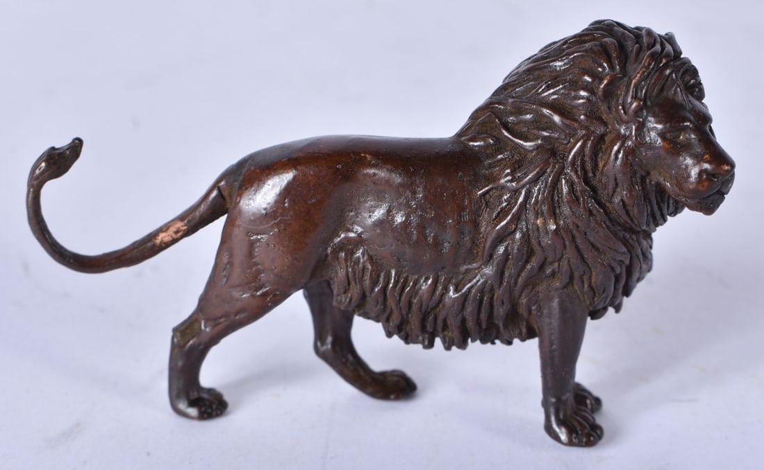 A Japanese bronze Lion 5 x 8cm (1 of 4)