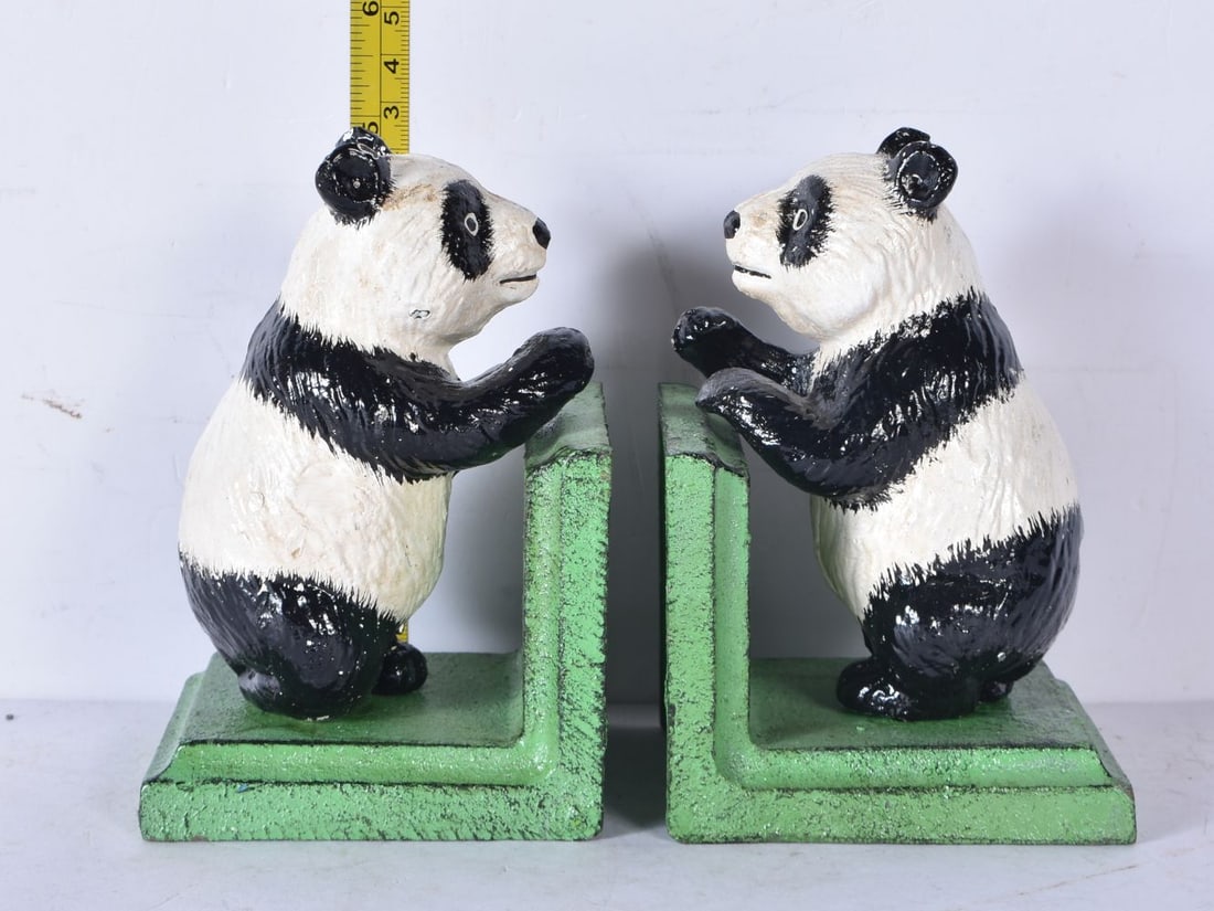 A pair of cast iron Panda bookends 13cm (2) (1 of 5)