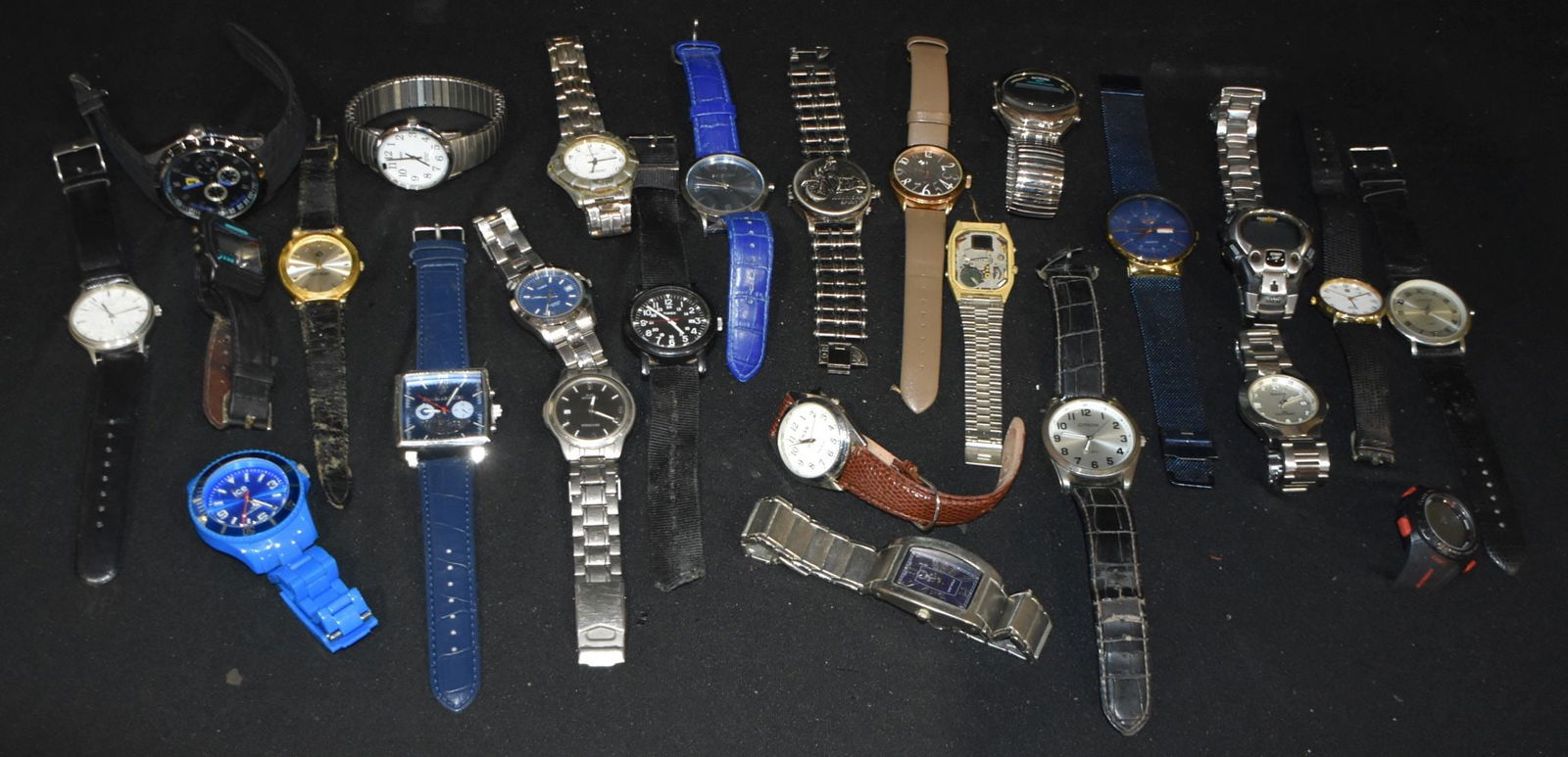 A collection of wristwatches. Not working (25): A collection of wristwatches. Not working (25)