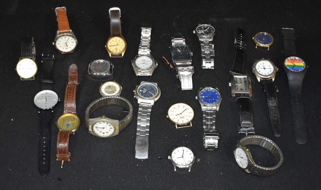A collection of wristwatches. Not working (25) (1 of 3)