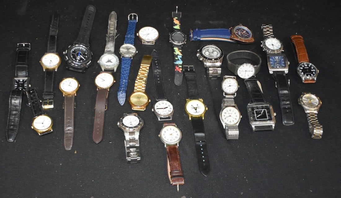 A collection of wristwatches. Not working (25) (1 of 4)
