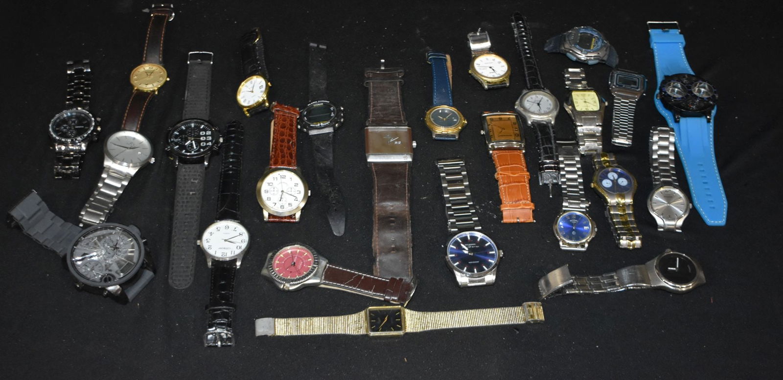 A collection of wristwatches. Not working (25) (1 of 4)