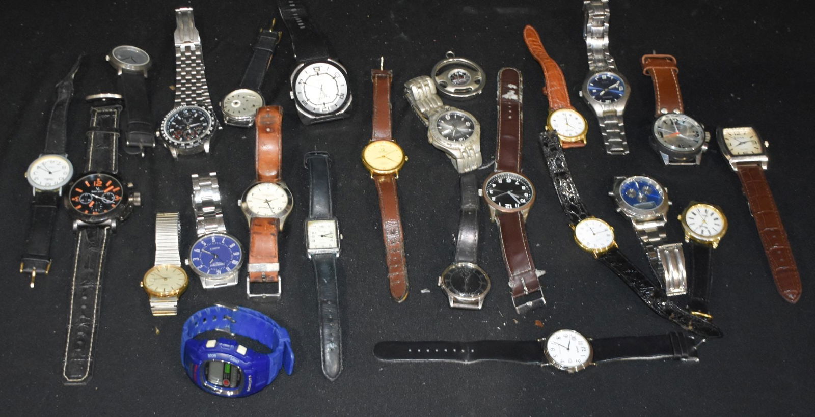 A collection of wristwatches. Not working (25) (1 of 4)