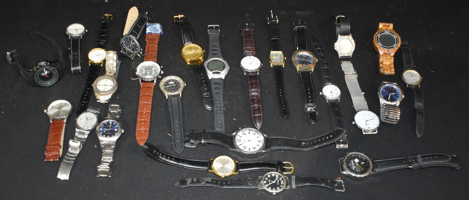 A collection of wristwatches. Not working (25) (1 of 4)