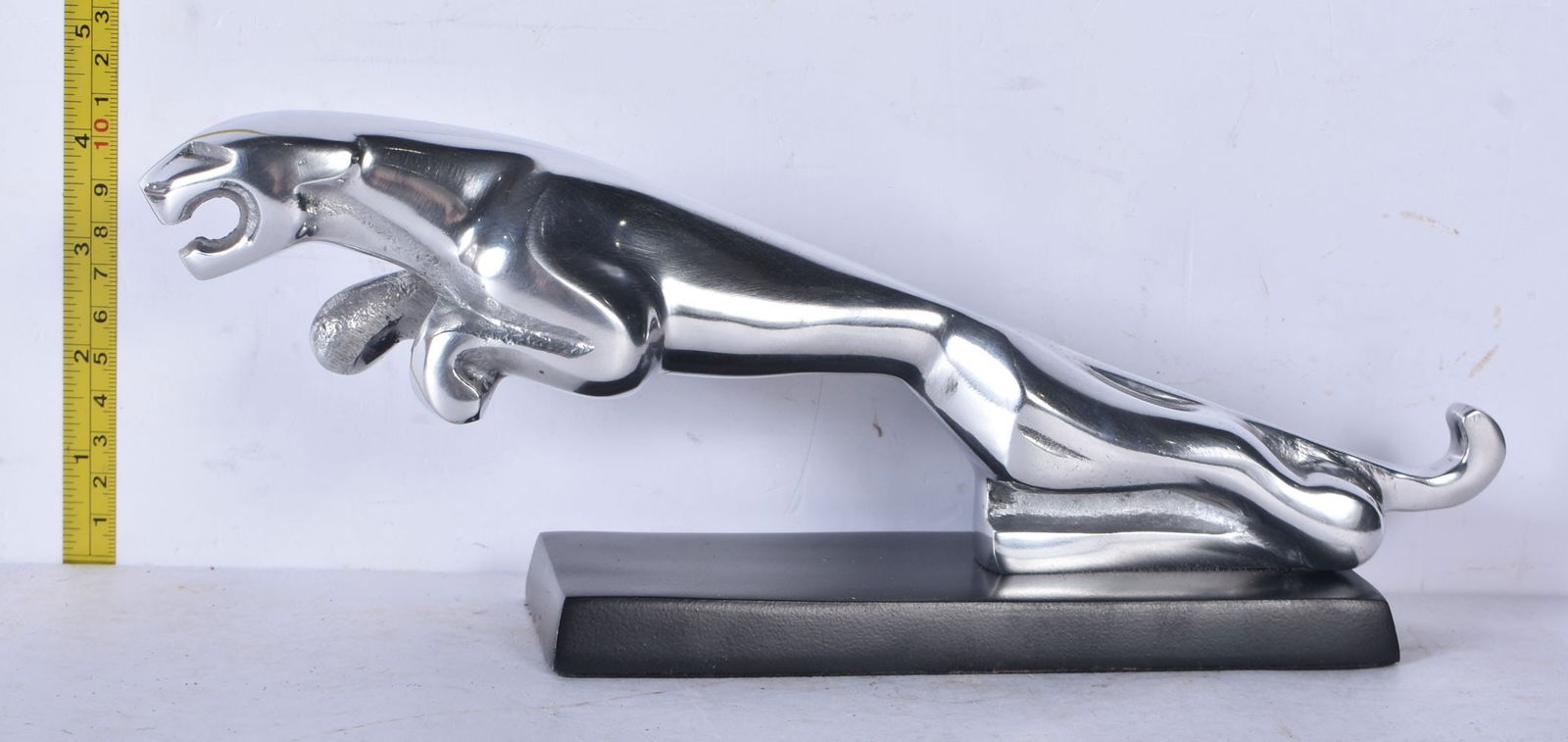 A chrome jaguar mascot 11 x 30cm (1 of 2)
