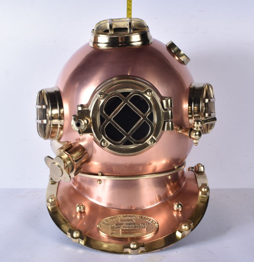 A contemporary decorative copper and brass divers helmet 41 x 42cm (1 of 5)