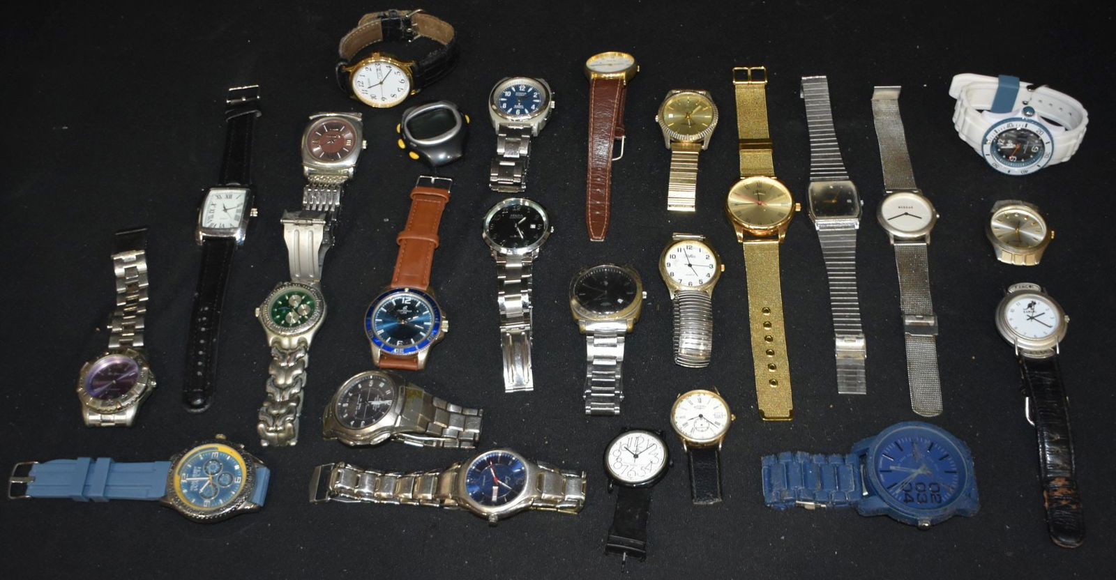 A collection of wristwatches. Not working (25) (1 of 3)