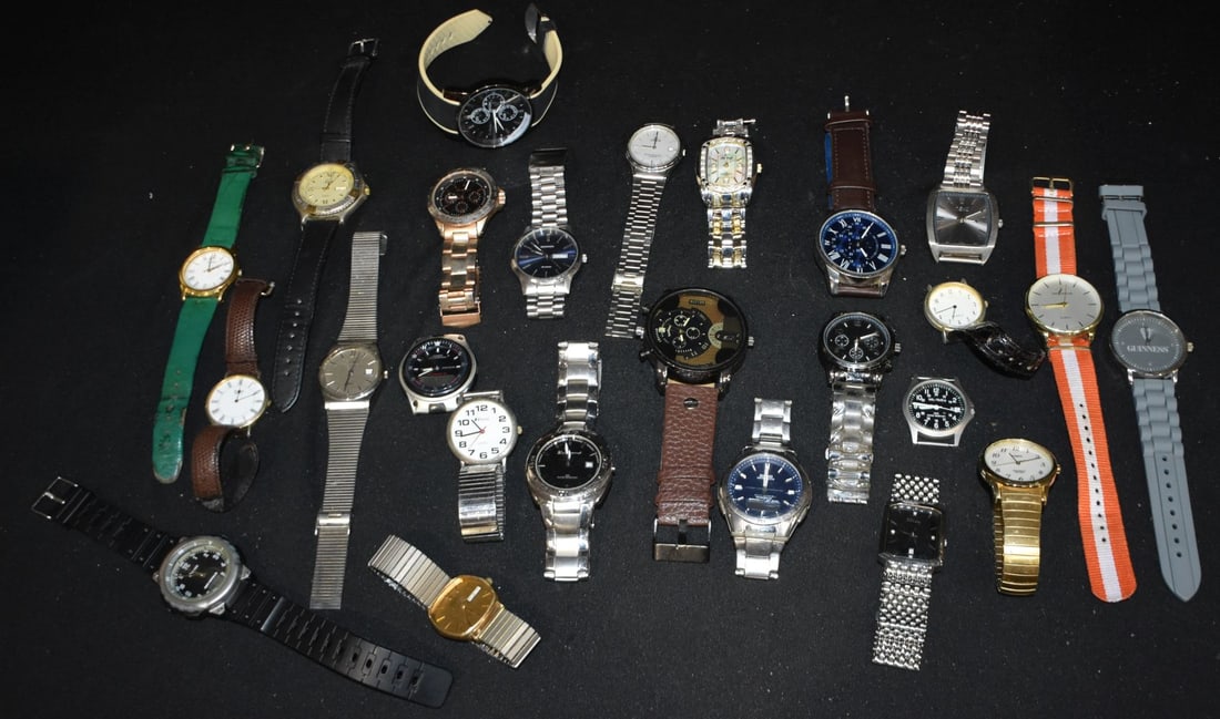 A collection of wristwatches. Not working (25) (1 of 3)
