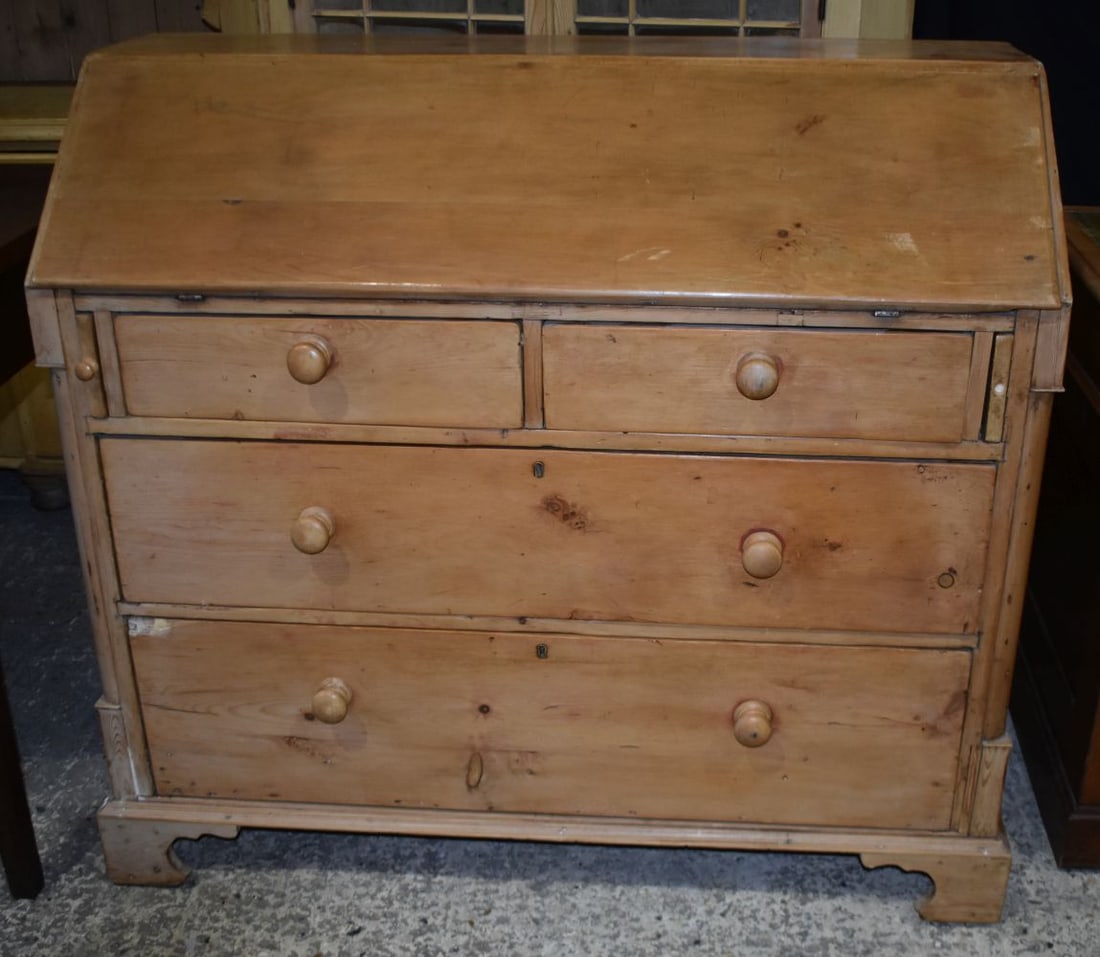 A large vintage Pine four drawer bureau 106 x 116 x 47cm (1 of 5)