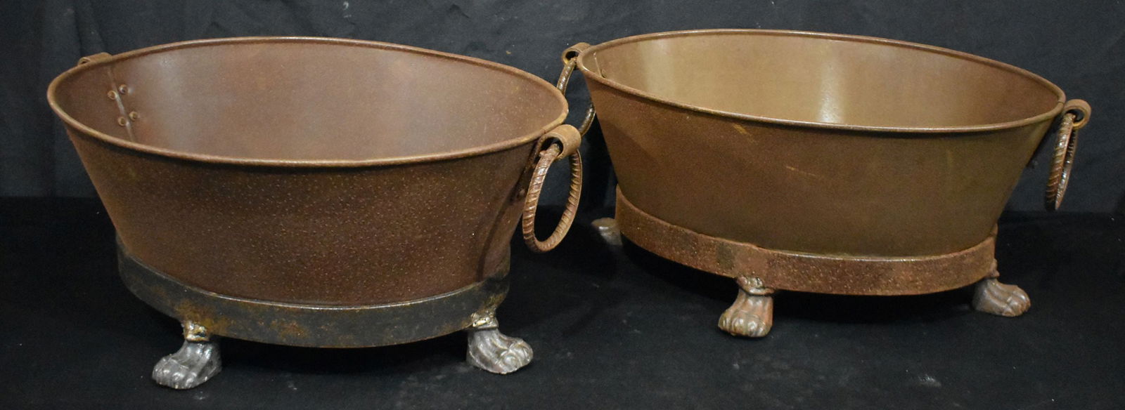 A pair of cast iron planters 24 x 40 x 60cm (2) (1 of 4)