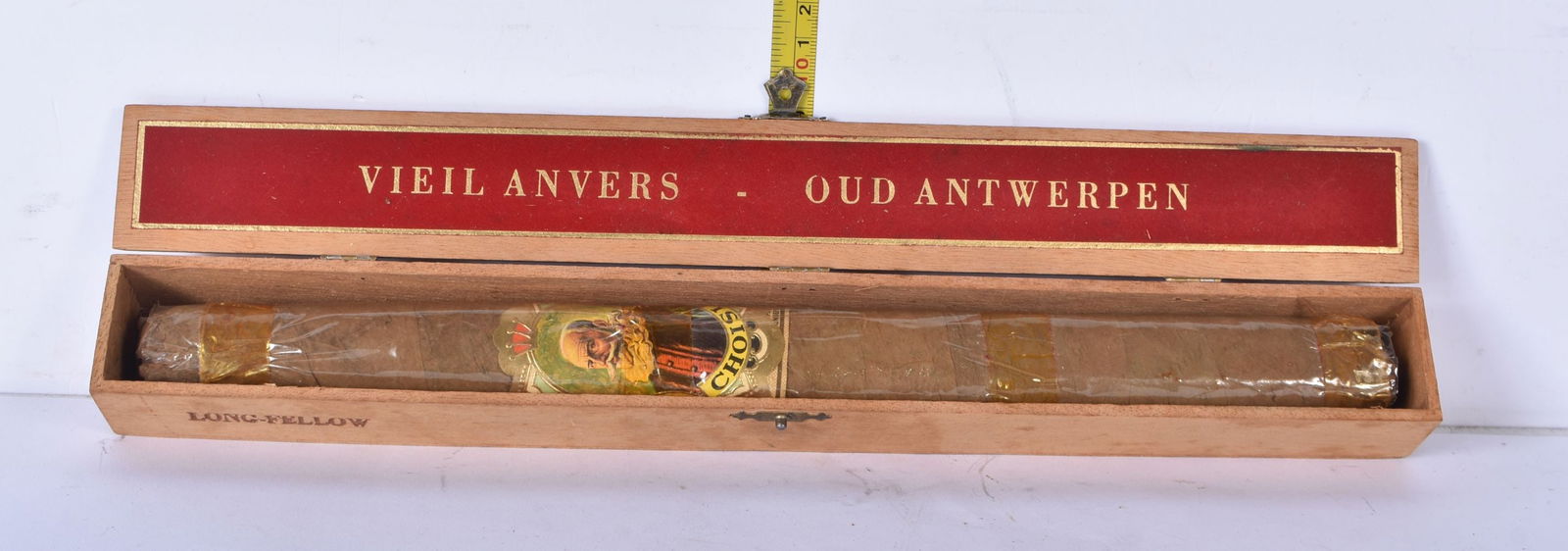 A boxed Vieil Anvers Cigar 36cm: A boxed Vieil Anvers Cigar 36cm