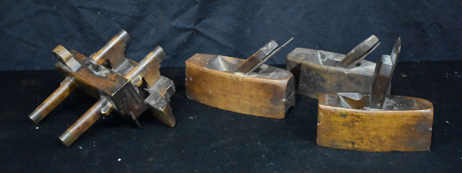 A collection of antique/vintage wooden Planes, John Mosley & Son, Stothert etc 22 x 24cm (4) (1 of 5)