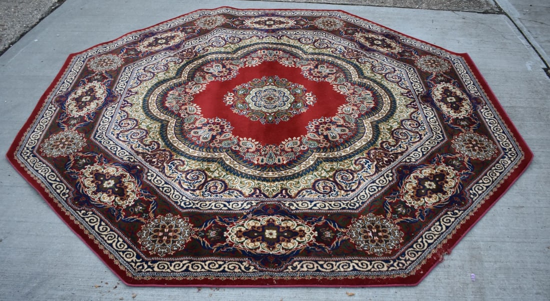 A large European hexagonal Persian style rug 260 x 260cm: A large European hexagonal Persian style rug 260 x 260cm