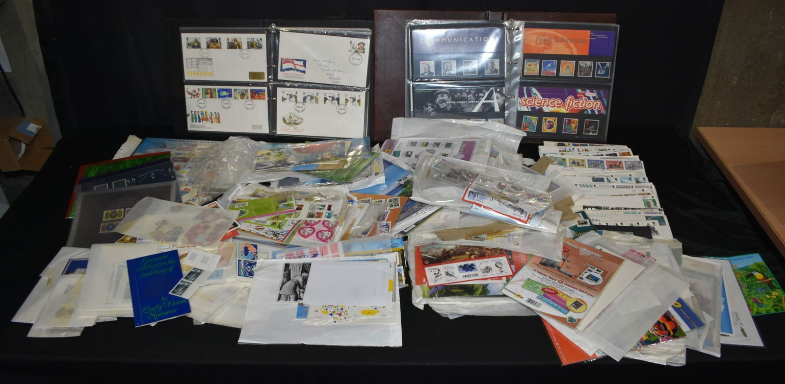 A Collection of Worldwide stamps and first day covers (Qty) (1 of 7)