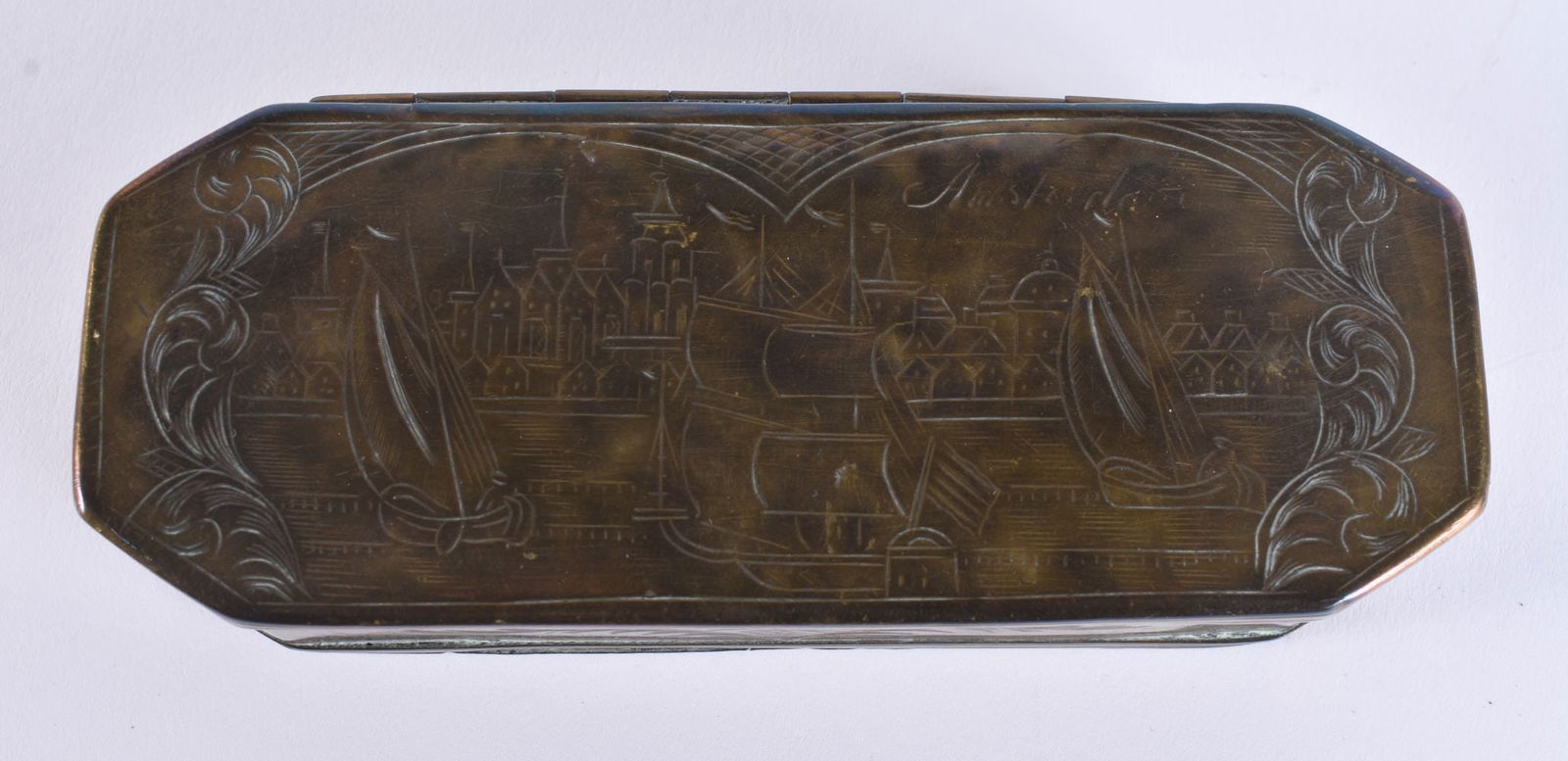 AN 18TH CENTURY DUTCH MARITIME ENGRAVED BRASS SNUFF BOX. 13.5 cm wide.: AN 18TH CENTURY DUTCH MARITIME ENGRAVED BRASS SNUFF BOX. 13.5 cm wide.