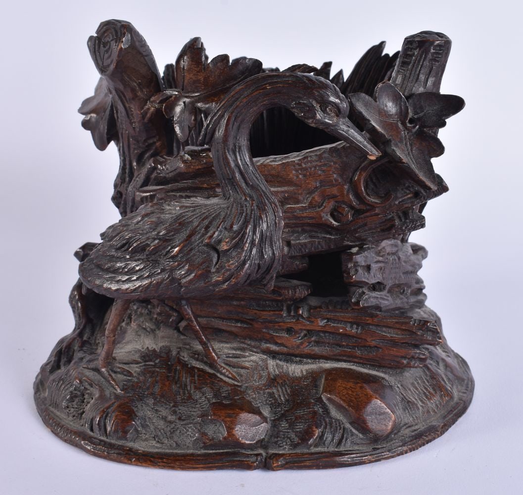 A 19TH CENTURY BAVARIAN BLACK FOREST BIRDS NEST WOOD DESK VASE. 18 cm x 16 cm.: A 19TH CENTURY BAVARIAN BLACK FOREST BIRDS NEST WOOD DESK VASE. 18 cm x 16 cm.
