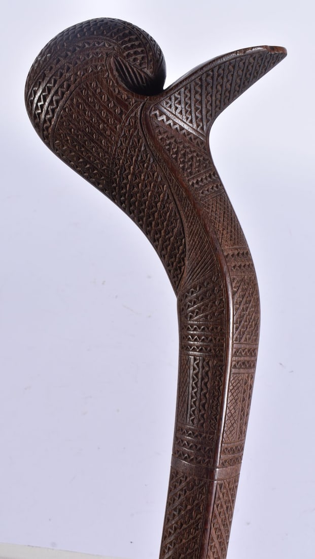 A SOUTH SEA ISLANDS TRIBAL CARVED WOOD FIGHTING CLUB. 97 cm long. (1 of 7)
