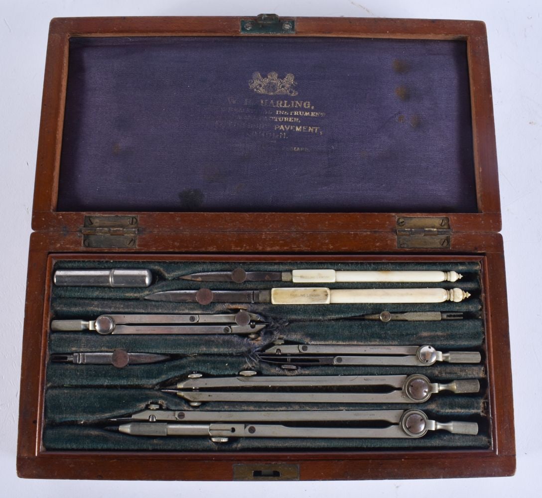 AN ANTIQUE W H HARLING OF LONDON INSTRUMENT SET. 21.5 cm wide.: AN ANTIQUE W H HARLING OF LONDON INSTRUMENT SET. 21.5 cm wide.
