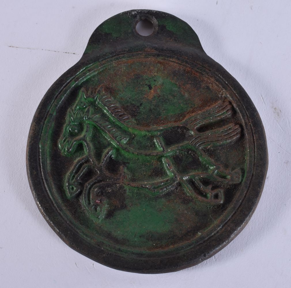 A KOREAN BRONZE HORSE TRADING MEDALLION. 9 cm wide.: A KOREAN BRONZE HORSE TRADING MEDALLION. 9 cm wide.