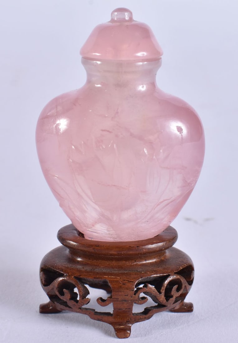 A SMALL 19TH CENTURY CHINESE CARVED ROSE QUARTZ SNUFF BOTTLE AND STOPPER Qing. Bottle 5.25 cm x 3.5 (1 of 5)
